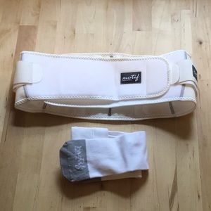 Maternity bump support and tall compression socks bundle